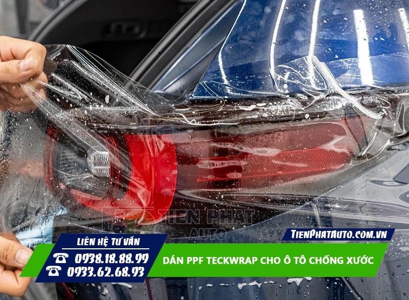 Dán PPF Teckwrap cho vị trí đèn hậu phía sau