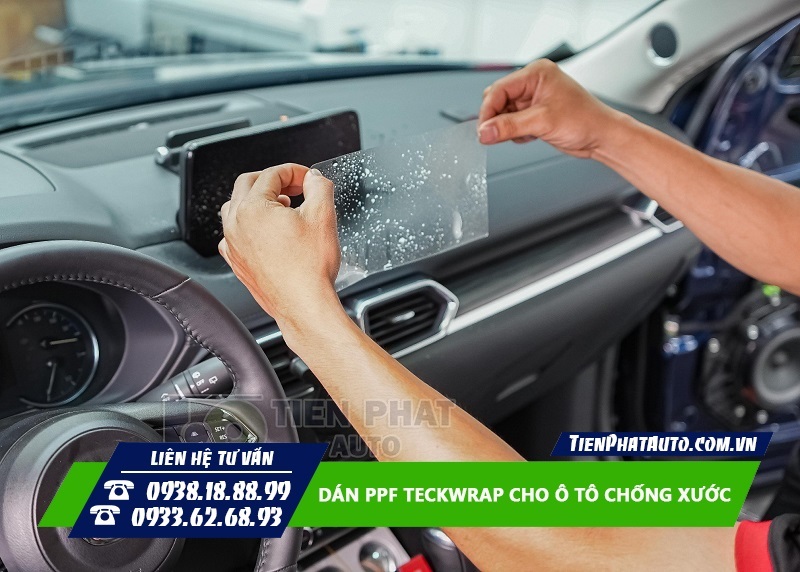 Dán PPF Teckwrap cho màn hình trung tâm trên xe ô tô
