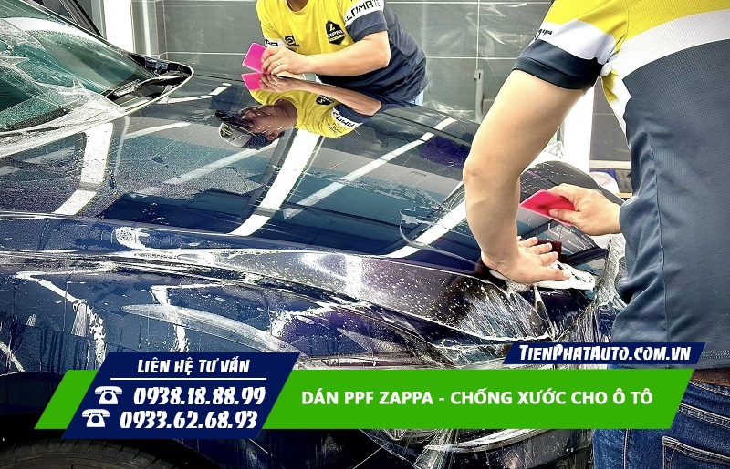 Xe sẽ được vệ sinh và hiệu chỉnh bề mặt sơn trước khi dán PPF