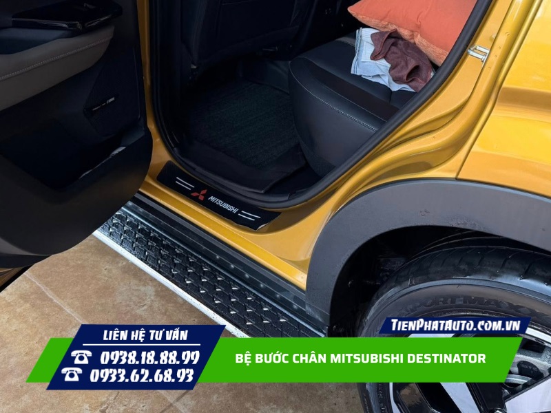 Bậc bước lên xuống xe Mitsubishi Destinator trang bị được nhiều khách hàng quan tâm