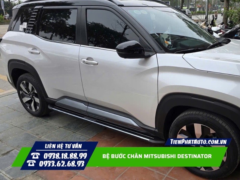 Bệ bước chân Destinator được lắp đặt như zin không khoan đục