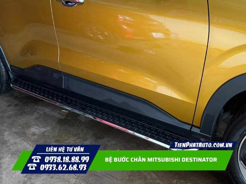 Bệ bước chân Mitsubishi Destinator giúp bước lên xuống xe dễ dàng hơn