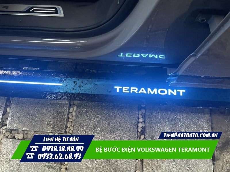 Bệ bước điện Teramont giúp việc bước lên xuống xe dễ dàng hơn