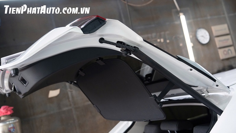 Trang bị cốp điện tự động AZ Gate giúp đóng mở cốp dễ dàng hơn