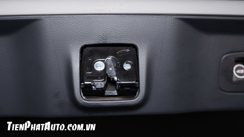 Ngàm khóa của cốp điện AZGate hít nhẹ nhàng và êm ái