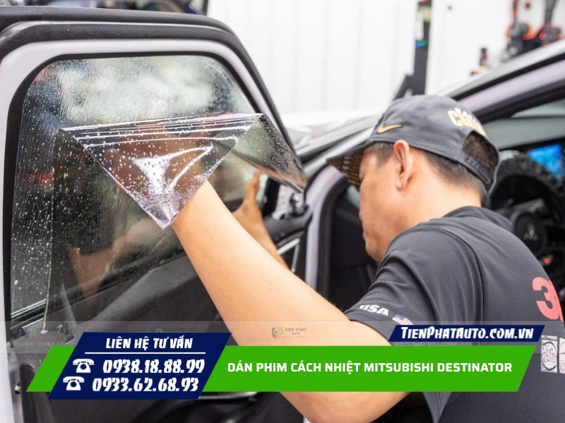 Thợ dán phim tay nghề cao, đảm bảo chất lượng và thẩm mỹ