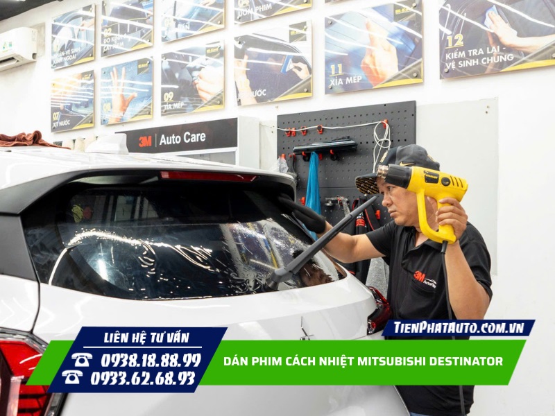 Khách hàng sẽ được tư vấn chi tiết màu phim để dán phù hợp các vị trí kính