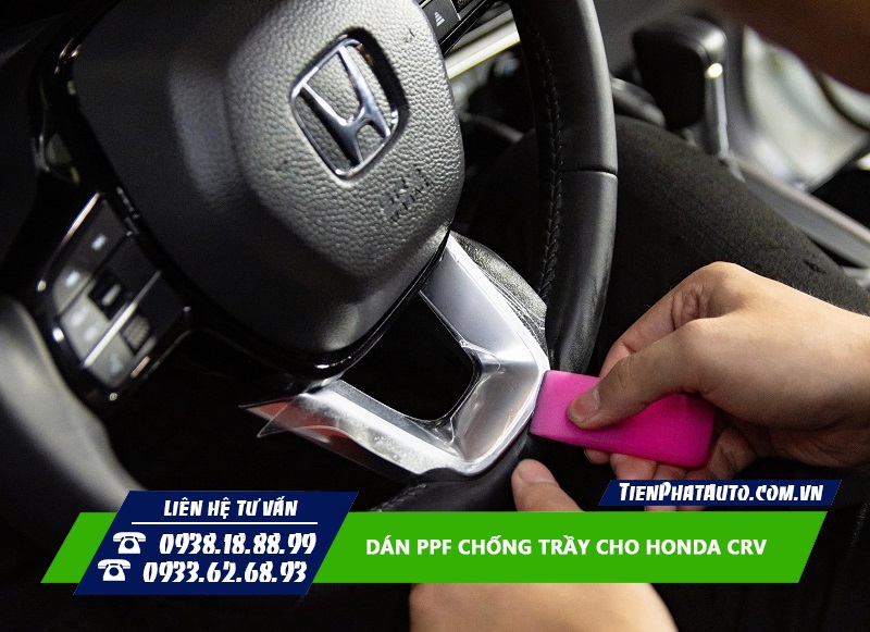 Hình ảnh thi công dán PPF nội thất cho Honda CRV vị trí vô lăng