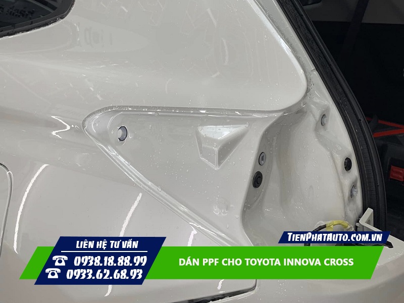 Dán PPF cho Toyota Innova Cross hoàn toàn ghép mí, thẩm mỹ cao