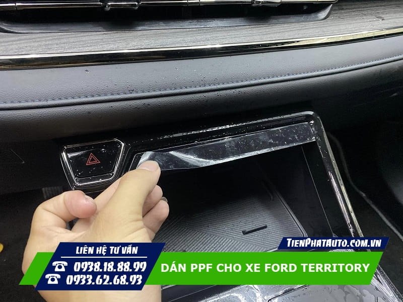 Các chi tiết bóng trong nội thất xe thường sẽ cần được dán PPF