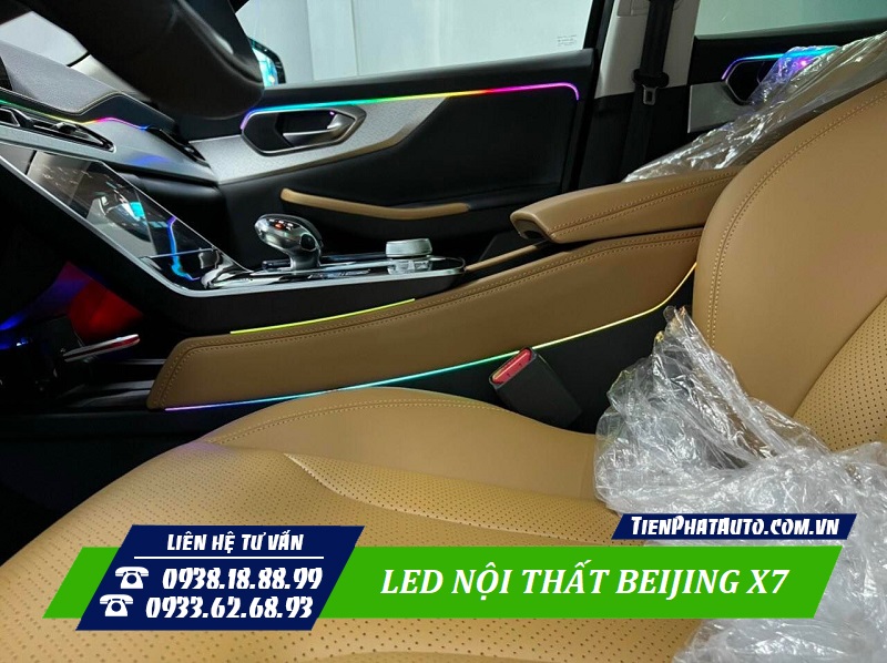 LED nội thất Beijng X7 lắp đặt hoàn toàn cắm giắc zin theo xe 100%