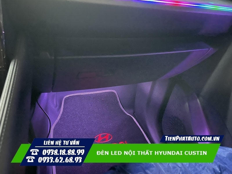 Hình ảnh LED nội thất cho xe Hyundai Custin vị trí để chân