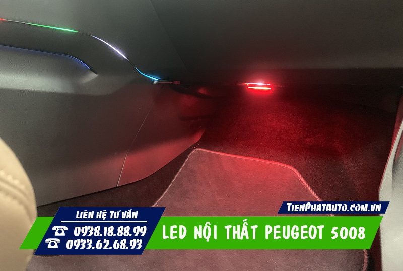 Hình ảnh vị trí đèn LED nội thất Peugeot 5008 ở vị trí gầm chân