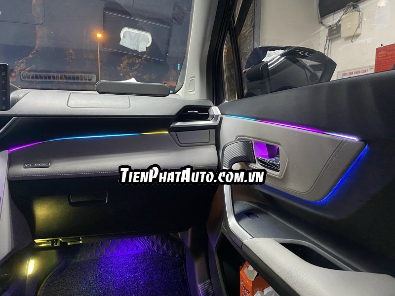 Hình ảnh đèn LED nội thất lắp đặt trên xe Toyota Veloz 2