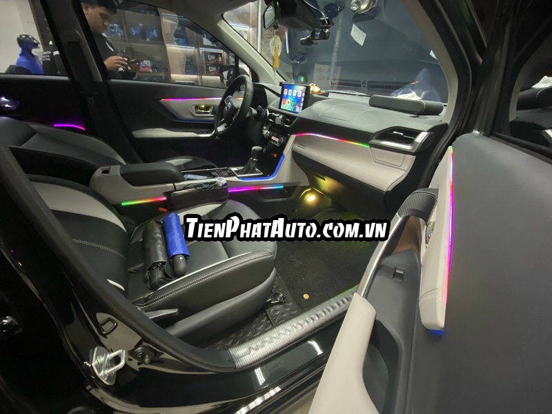 Hình ảnh đèn LED nội thất lắp đặt trên xe Toyota Veloz 3