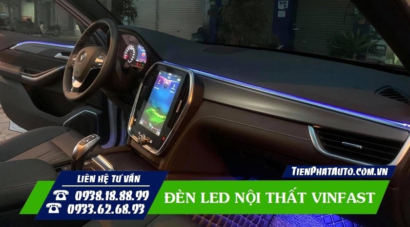 Không gian trong xe sang trọng và nổi bật hơn khi độ đèn LED nội thất