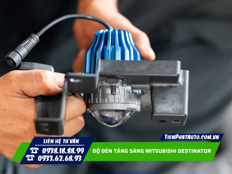Độ đèn cho xe Destinator được thi công hoàn toàn cắm giắc 100%