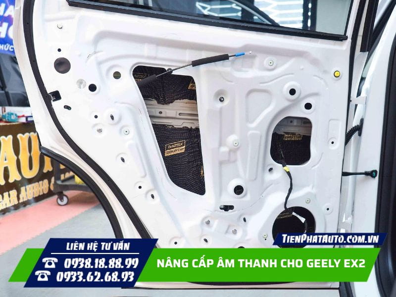Cách âm loa cửa sau Geely EX2 Cách âm loa cửa sau Geely EX2