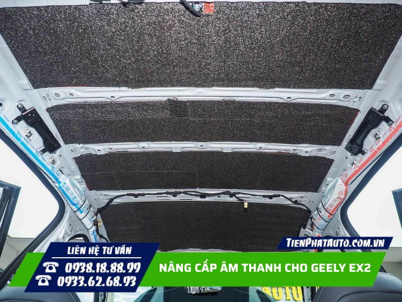 Thi công tiêu âm trần xe Geely EX2 Thi công tiêu âm trần xe Geely EX2