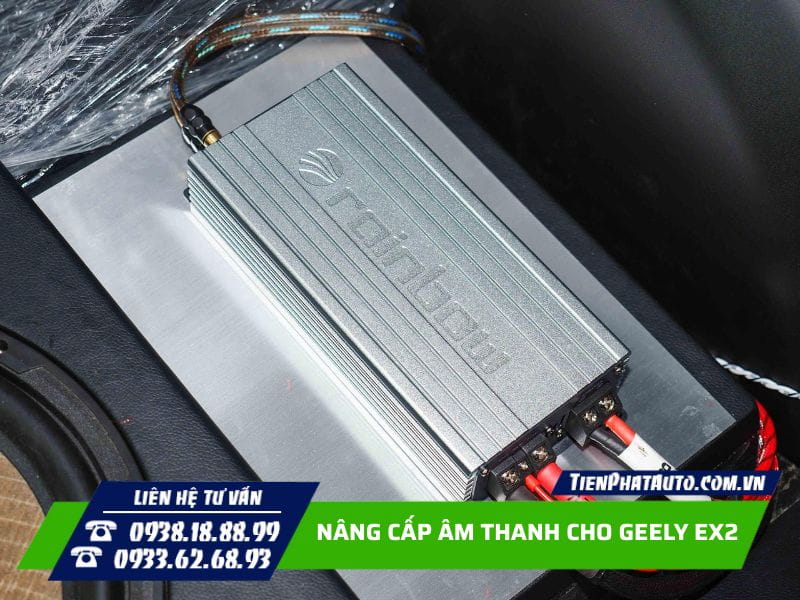 Amply kéo Sub Rainbow được lắp đặt sau cốp Amply kéo Sub Rainbow được lắp đặt sau cốp