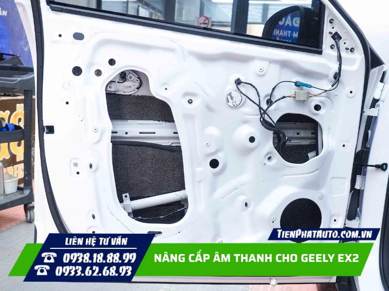 Dán tiêu âm cho cửa trước Geely EX2 Dán tiêu âm cho cửa trước Geely EX2