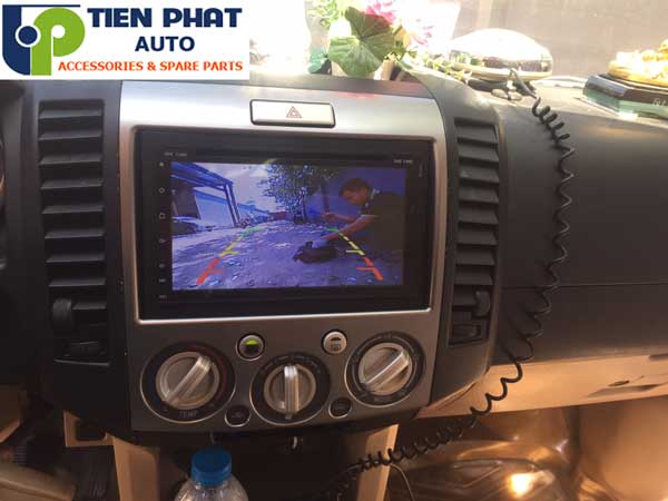 noi lap dat man hinh dvd android cho ford everest 2012 tai hcm