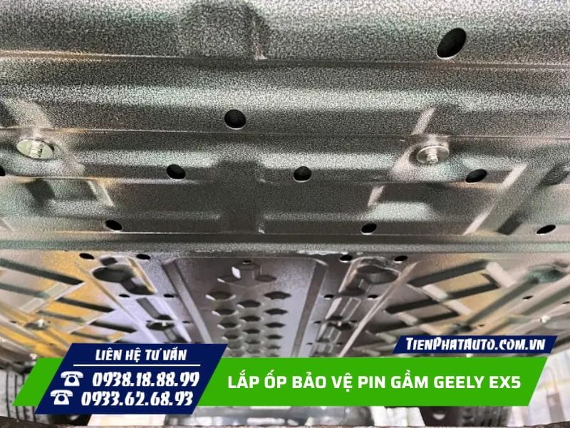 lắp ốp bảo vệ pin gầm geely ex5 bắt ốc vị trí zin
