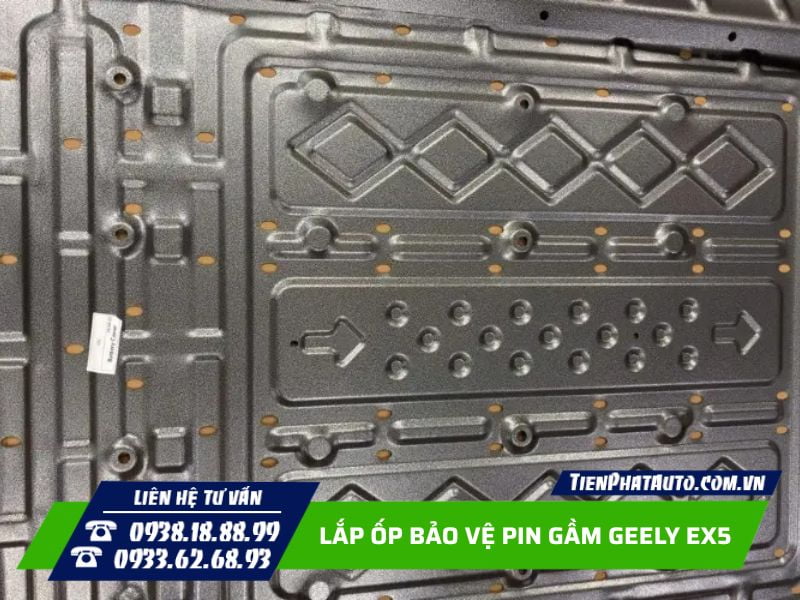 lắp ốp bảo vệ pin gầm geely ex5