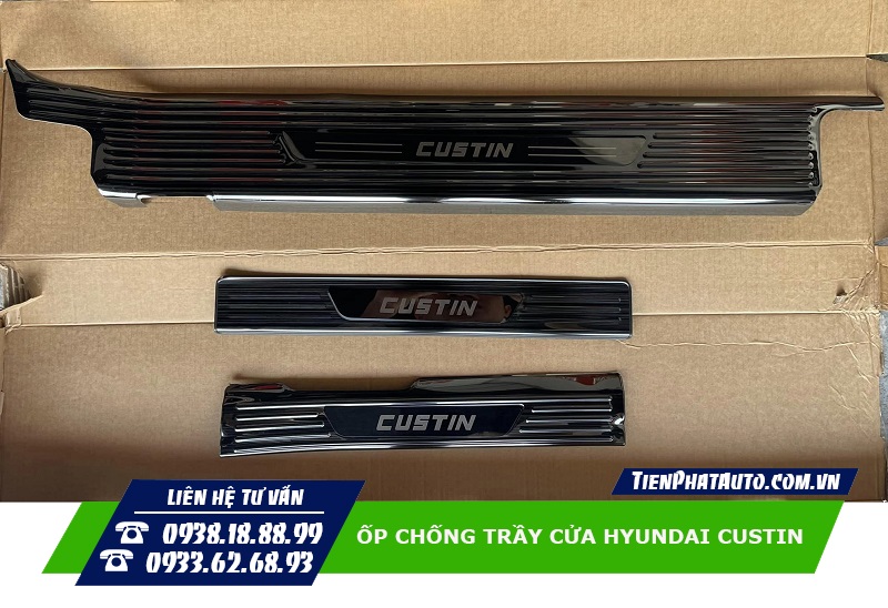 Ốp chống trầy bậc cửa dành cho xe Hyundai Custin