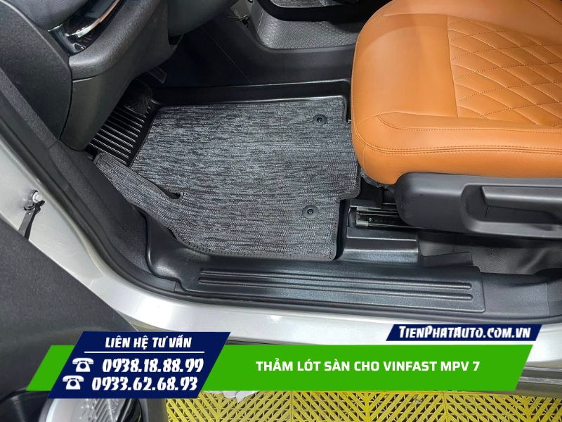 Hình ảnh thảm lót sàn nhựa Vinfast MPV 7 được lót ghế bên tài Hình ảnh thảm lót sàn nhựa Vinfast MPV 7 được lót ghế bên tài
