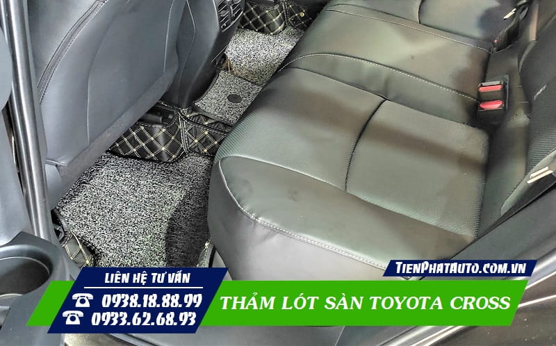 Thảm lót sàn hầu như là phụ kiện không thể thiếu trên xe Toyota Cross